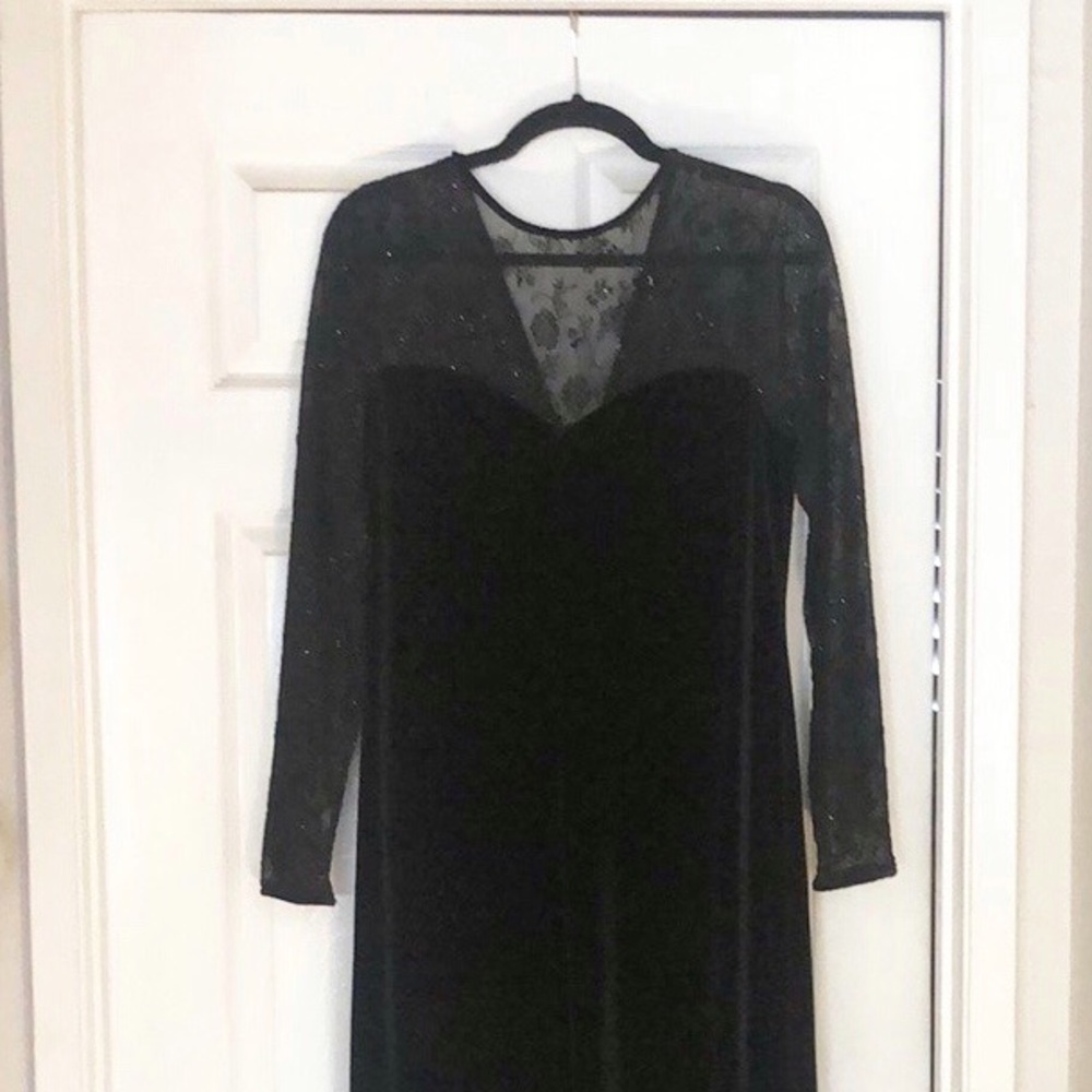 ROBBIE BEE Black Velvet and Lace Fitted Dress